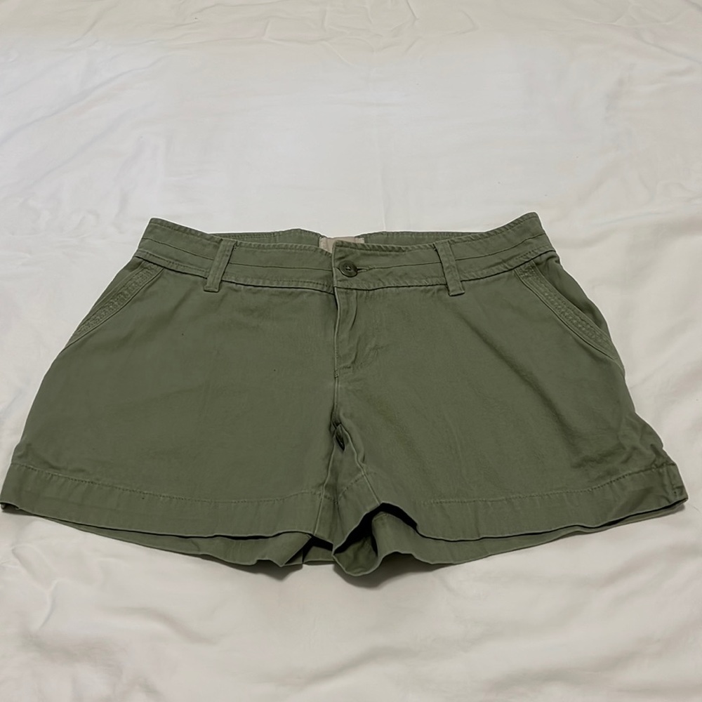 Field and Stream brand green shorts size 4